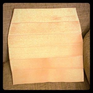 FLASH SALE!!  🎉 EUC Gold Skirt